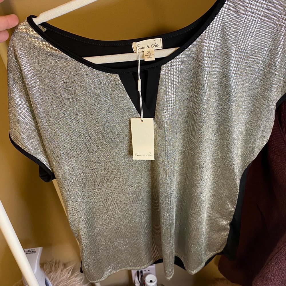 Silver shirt with keyhole detail
